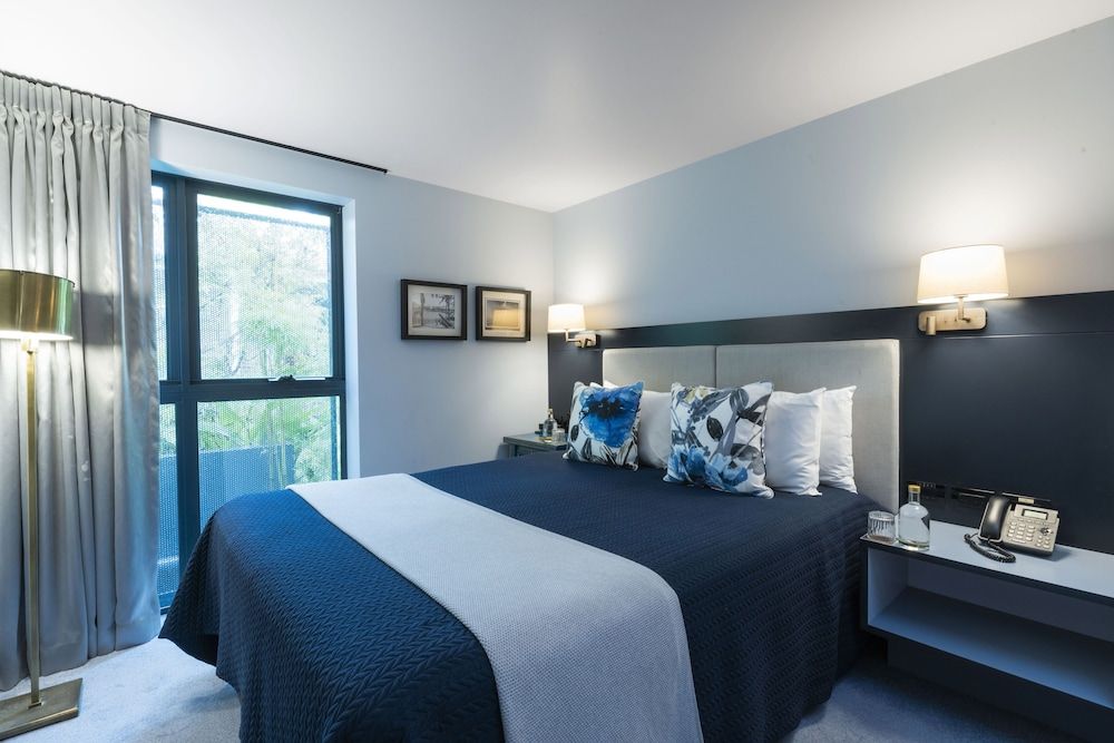 Executive Queen Room