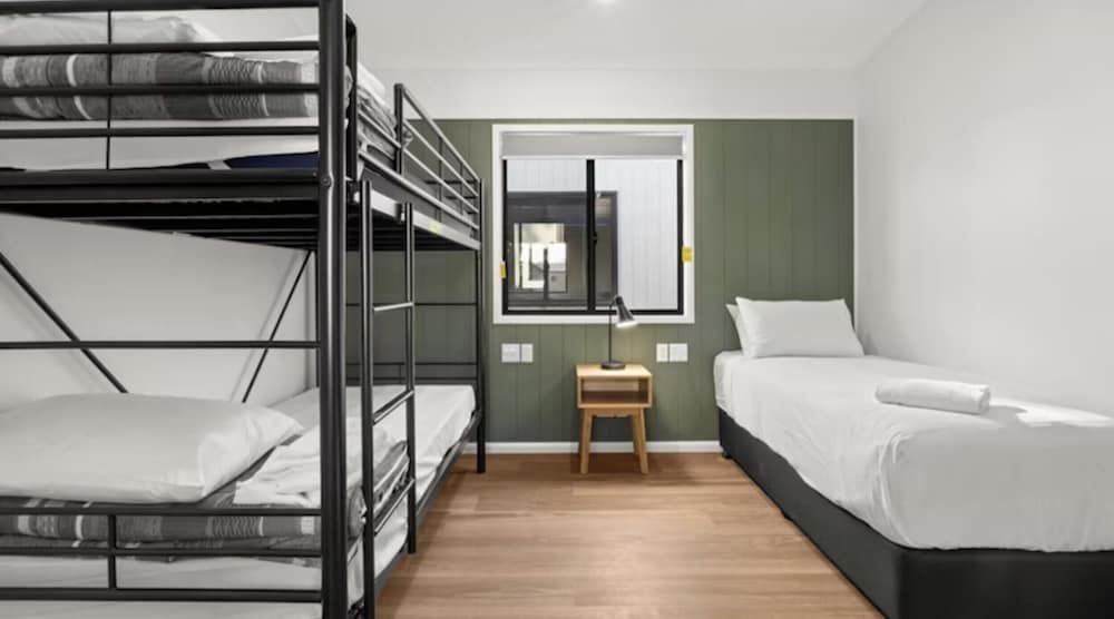 Discovery Parks - Forster Deluxe 2 Bedroom Accessible Cabin - Sleeps 5