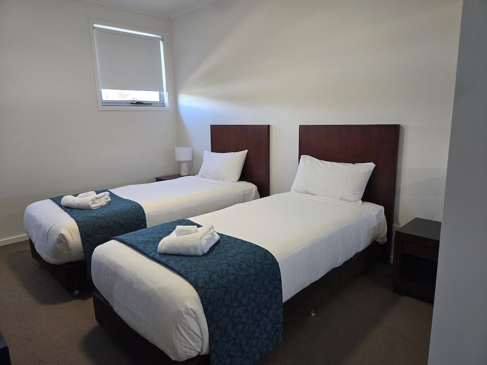 Quarterdecks Retreat Classic Villa, 2 Bedrooms 4