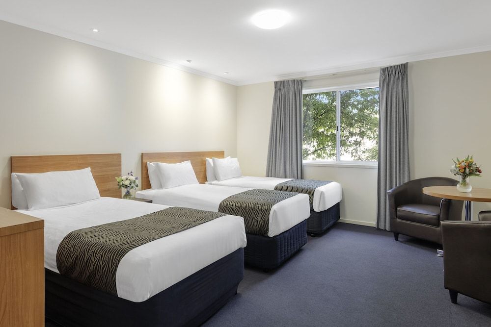 Ramada Encore by Wyndham Belconnen Canberra Standard Triple Room 2