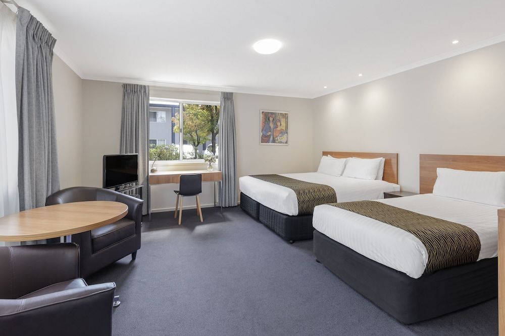 Ramada Encore by Wyndham Belconnen Canberra Standard Triple Room 3