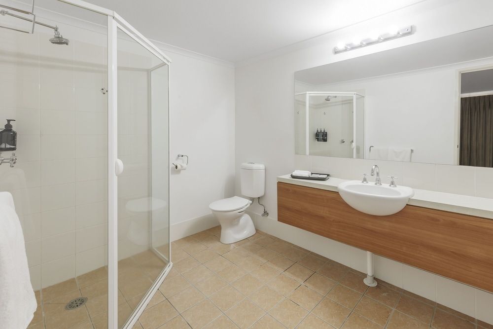 Ramada Encore by Wyndham Belconnen Canberra Executive Room, 1 King Bed 2