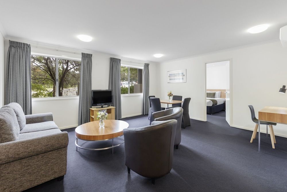Ramada Encore by Wyndham Belconnen Canberra Executive Room, 1 King Bed 4