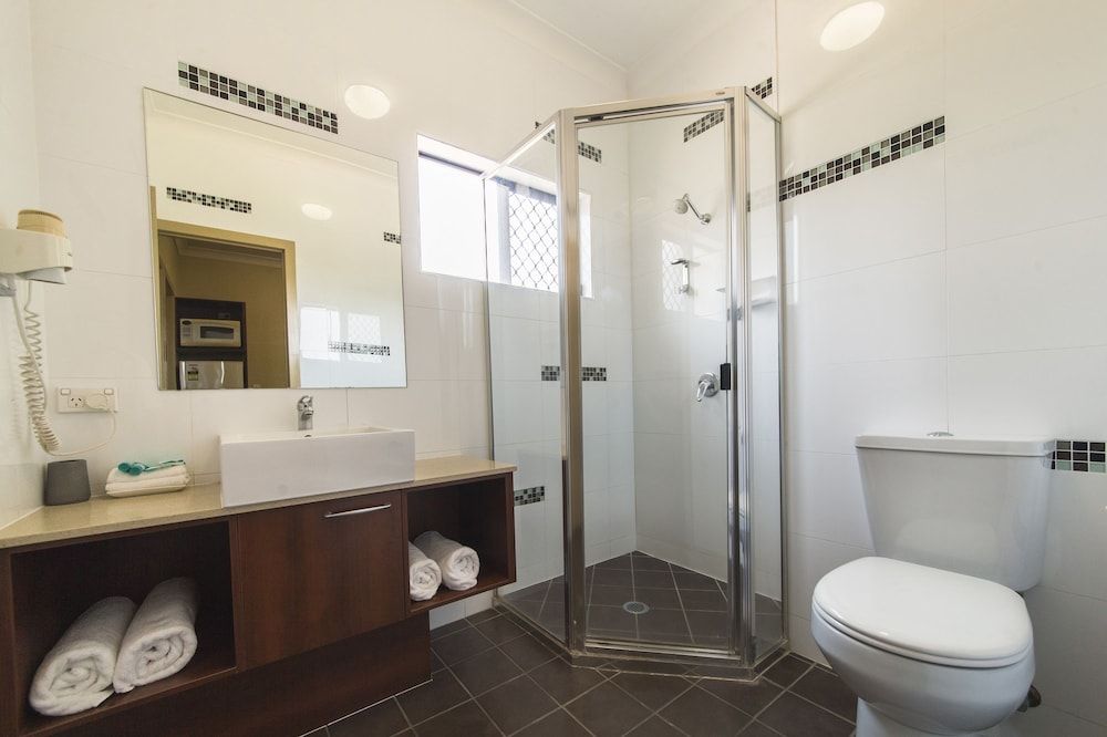 Rocky Resort Motor Inn 2 Bedroom Apartment 3