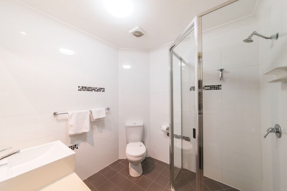 Rocky Resort Motor Inn Queen Room 4