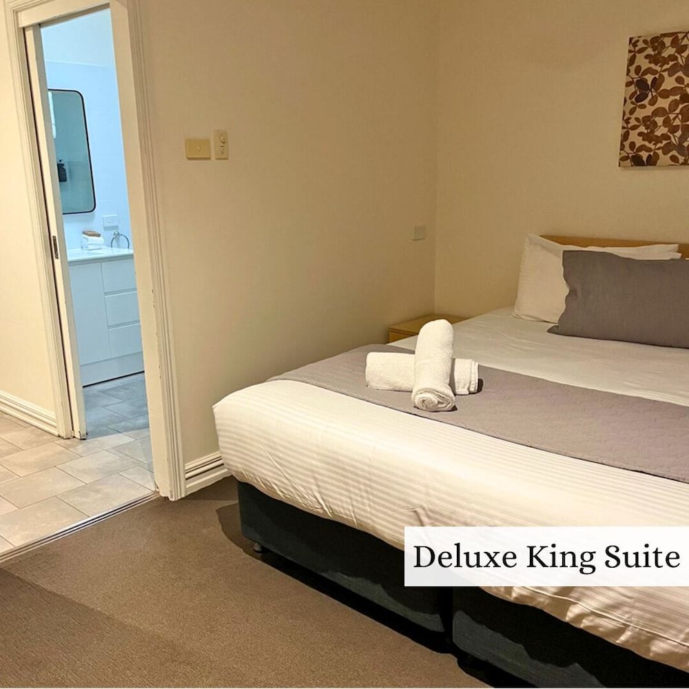Deluxe King Suite