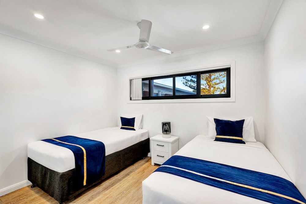 Montego Mermaid Beach Motel Executive Suite, 2 Bedrooms, Terrace 2