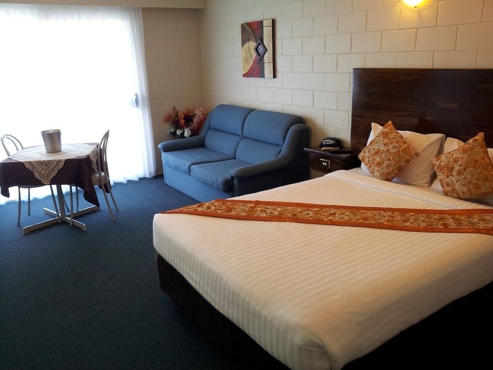 Deluxe Queen Suite