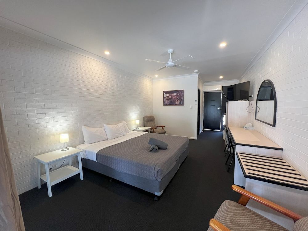 Albert Park Motor Inn Double Room, 1 King Bed 2