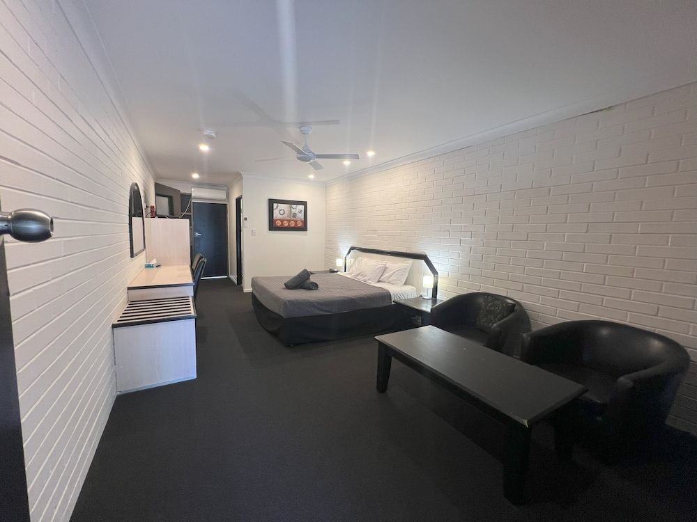 Albert Park Motor Inn Double Room, 1 King Bed 4