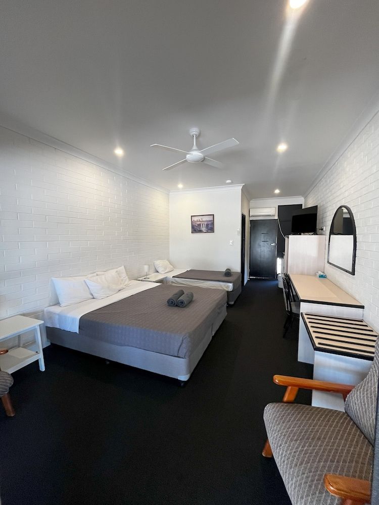 Albert Park Motor Inn Standard King Room, 1 Bedroom 4