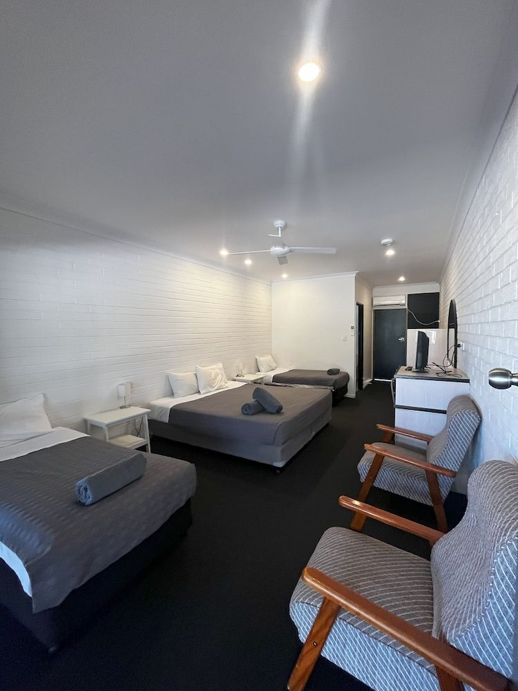 Albert Park Motor Inn Family Room 8