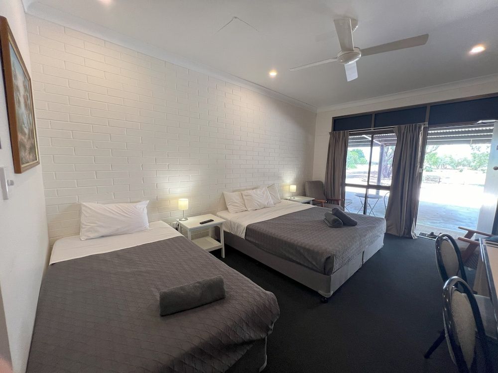 Albert Park Motor Inn Standard King Room, 1 Bedroom 3