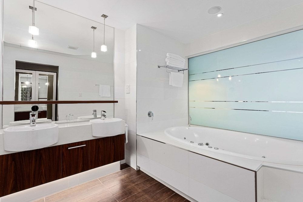 Executive King Spa Room