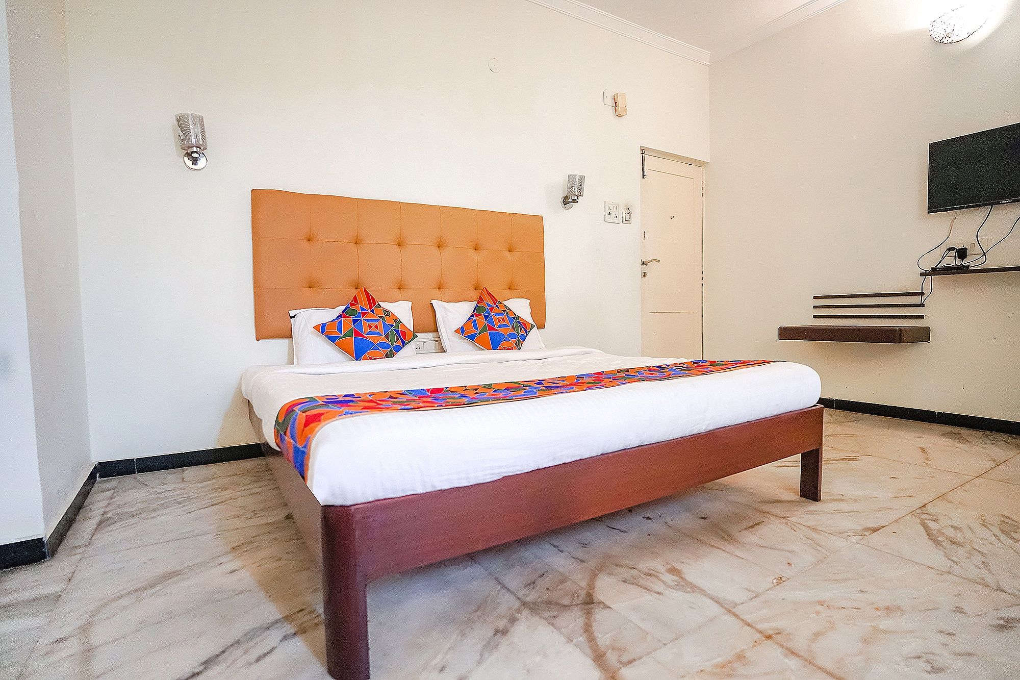 FabHotel Planet Grande Deluxe Room 4