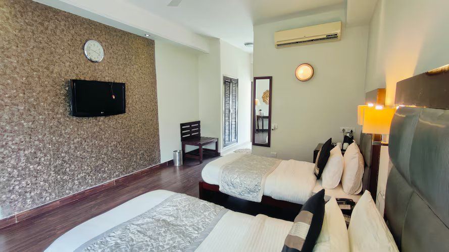 Premium Twin Bed Room