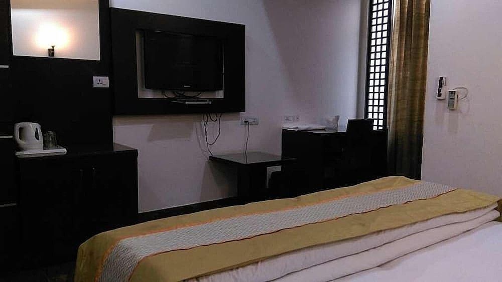 Hotel Aadhar Deluxe Room 10