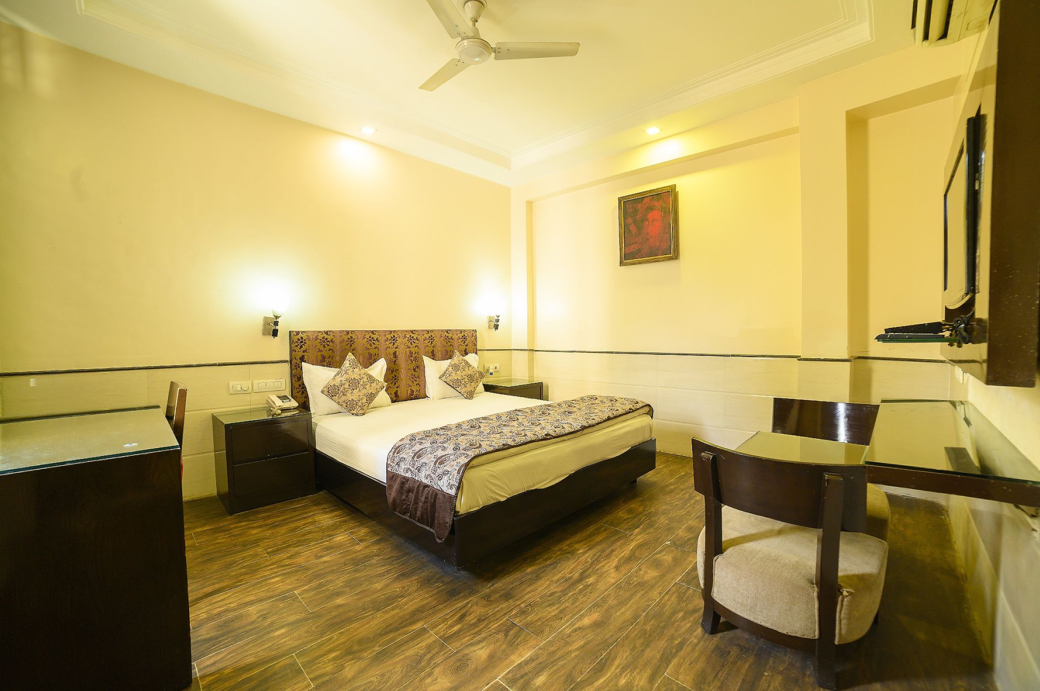 Hotel Aadhar Deluxe Room 4