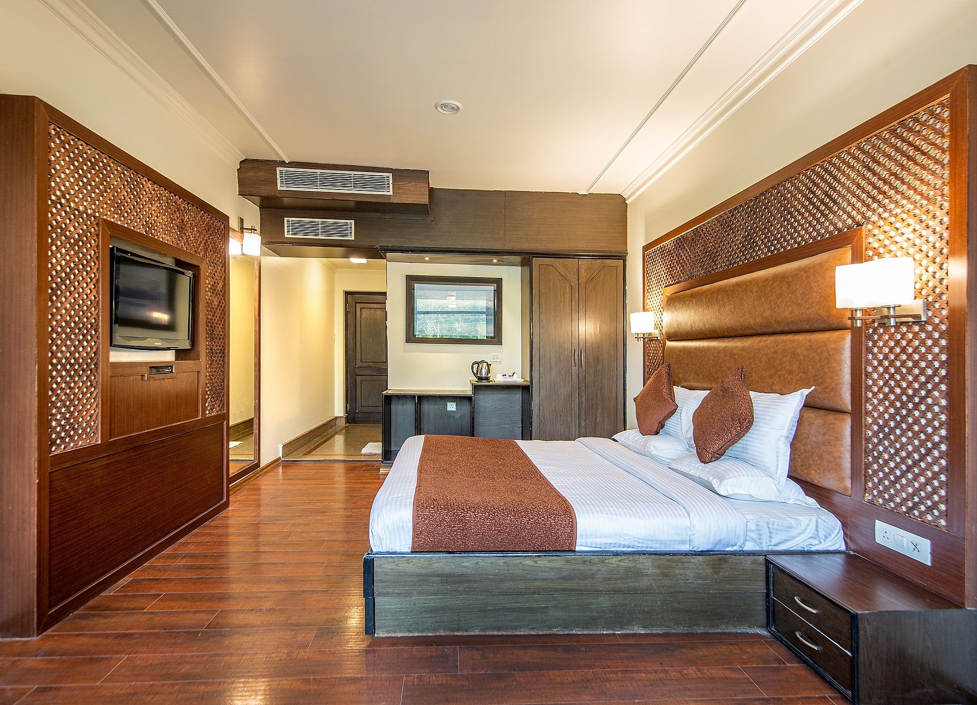 Hotel Grand Mahal Premium Room 4