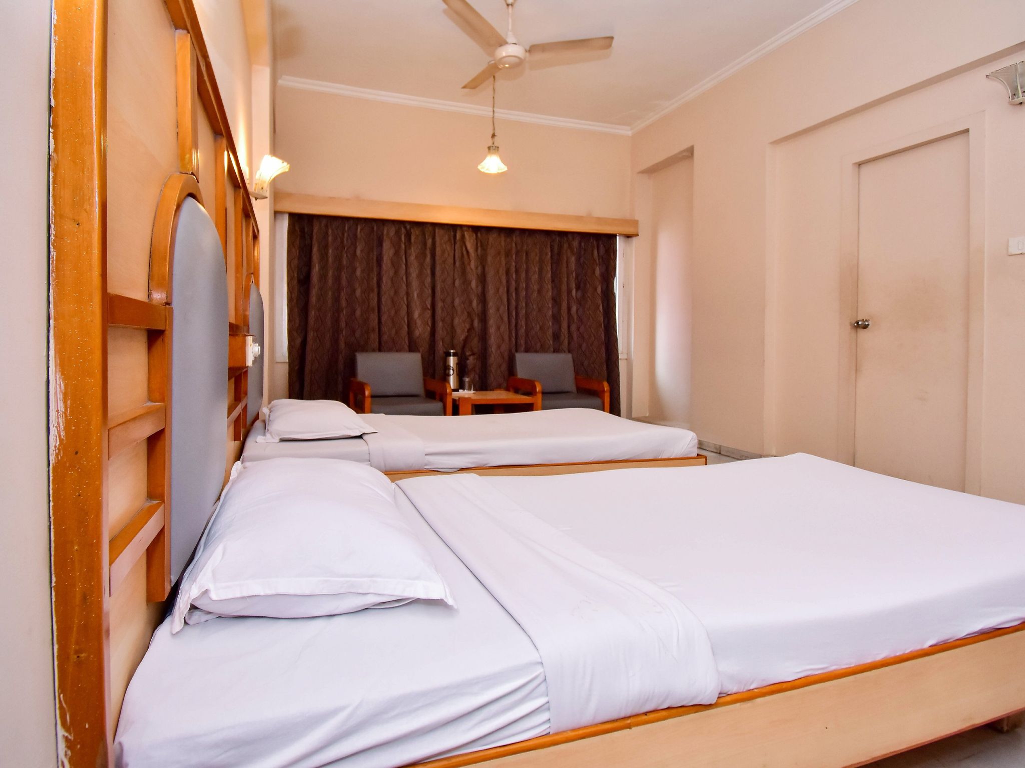 Bhimas Deluxe Deluxe Ac Room 2