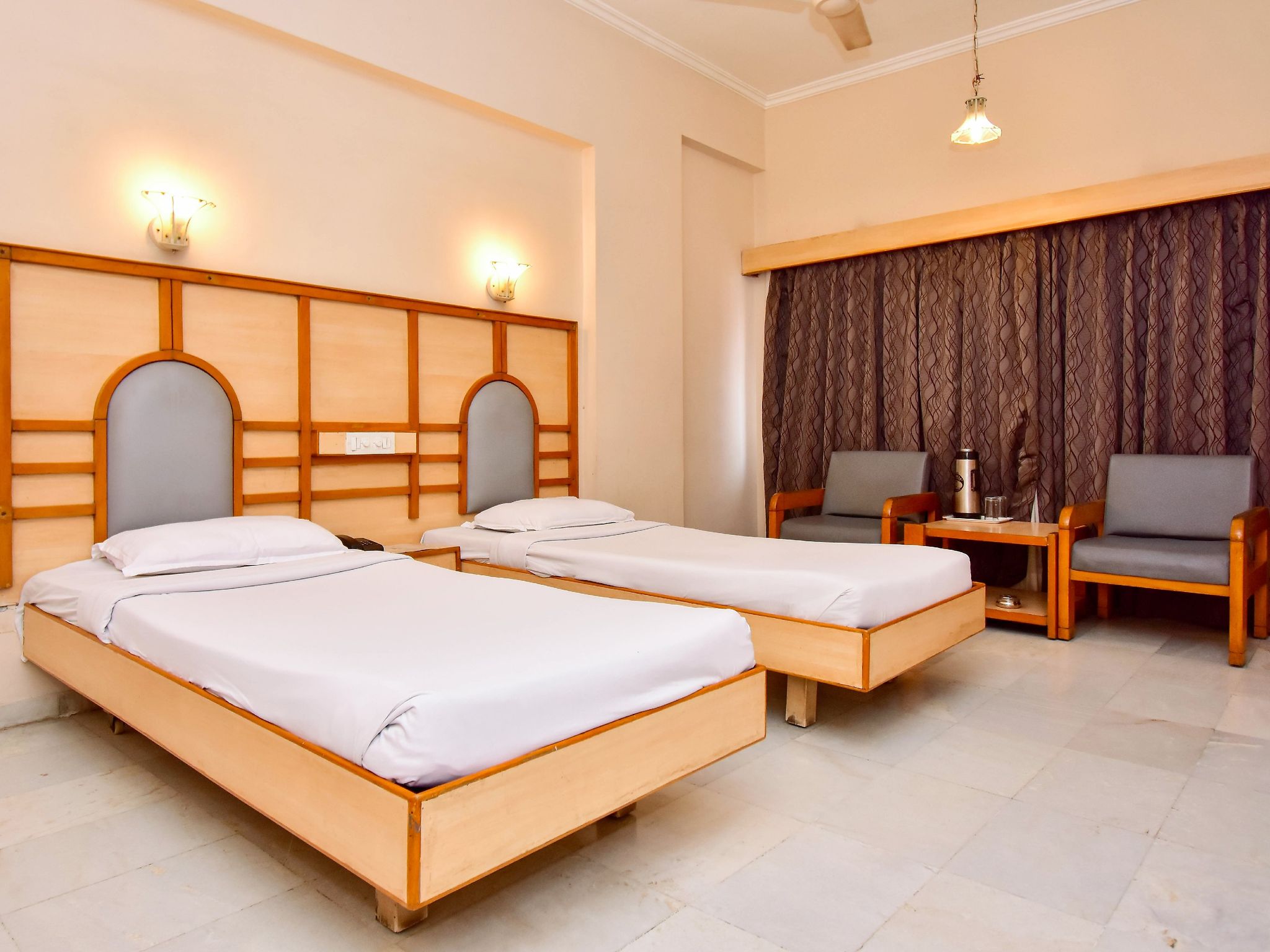 Bhimas Deluxe Deluxe Ac Room 6