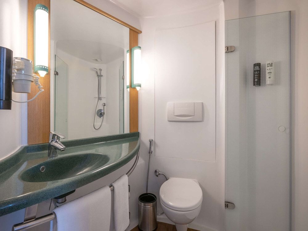 ibis Navi Mumbai Hotel Standard Twin Room, 2 Twin Beds 6