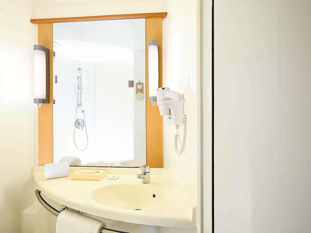 ibis Navi Mumbai Hotel Standard Twin Room, 2 Twin Beds 5
