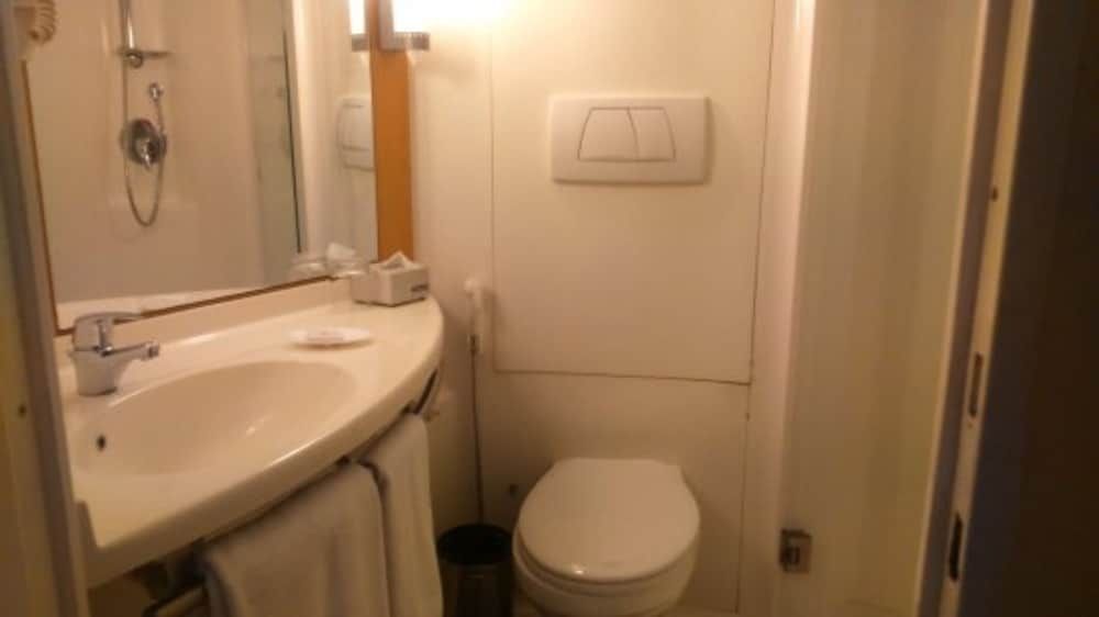 ibis Navi Mumbai Hotel Standard Twin Room, 2 Twin Beds 7