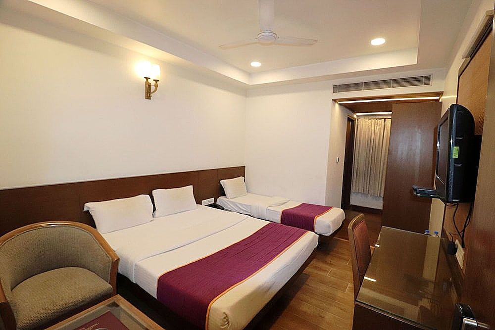 Hotel Rajhans Regent Deluxe Room, 1 Bedroom, City View 2