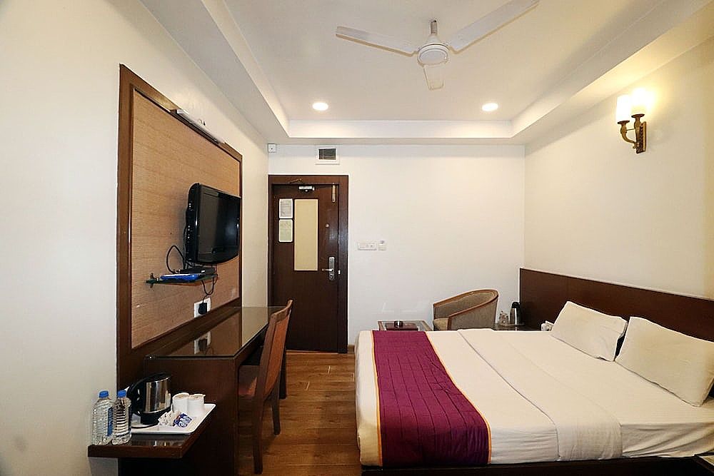 Hotel Rajhans Regent Deluxe Room, 1 Bedroom, City View 4