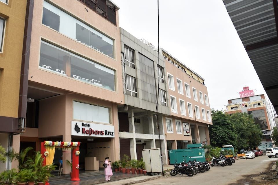 undefined Hotel Rajhans Regent 8