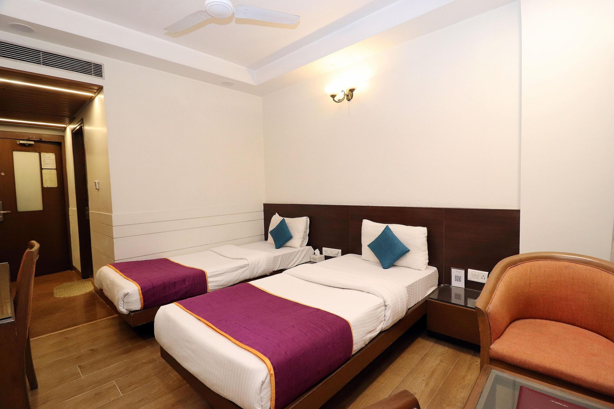 Hotel Rajhans Regent Super Luxury Double Room 2