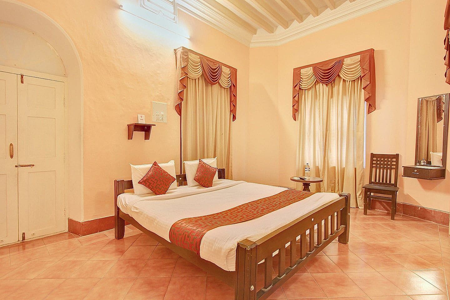MAUVE ORCHID Double Room