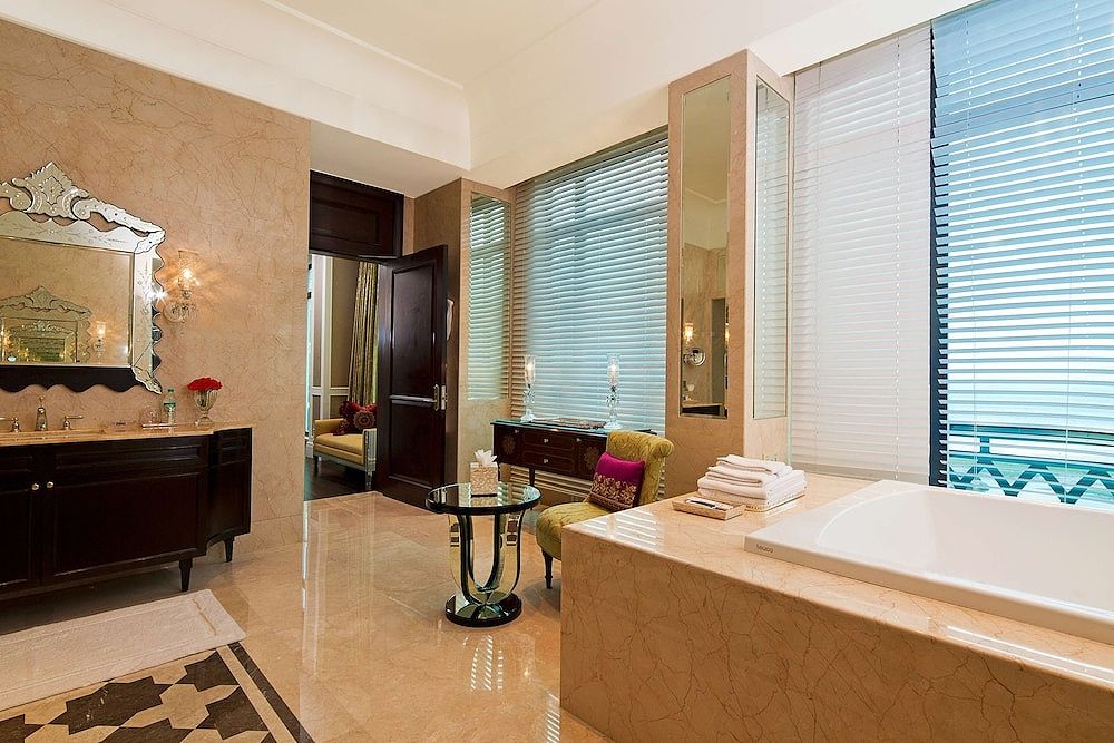 Club Room, Sea View (Royal)