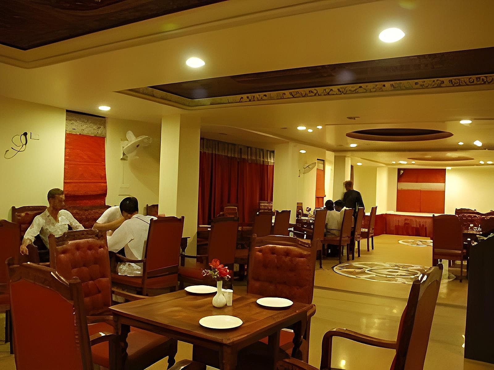 Hotel Royal Sheraton                                                                   