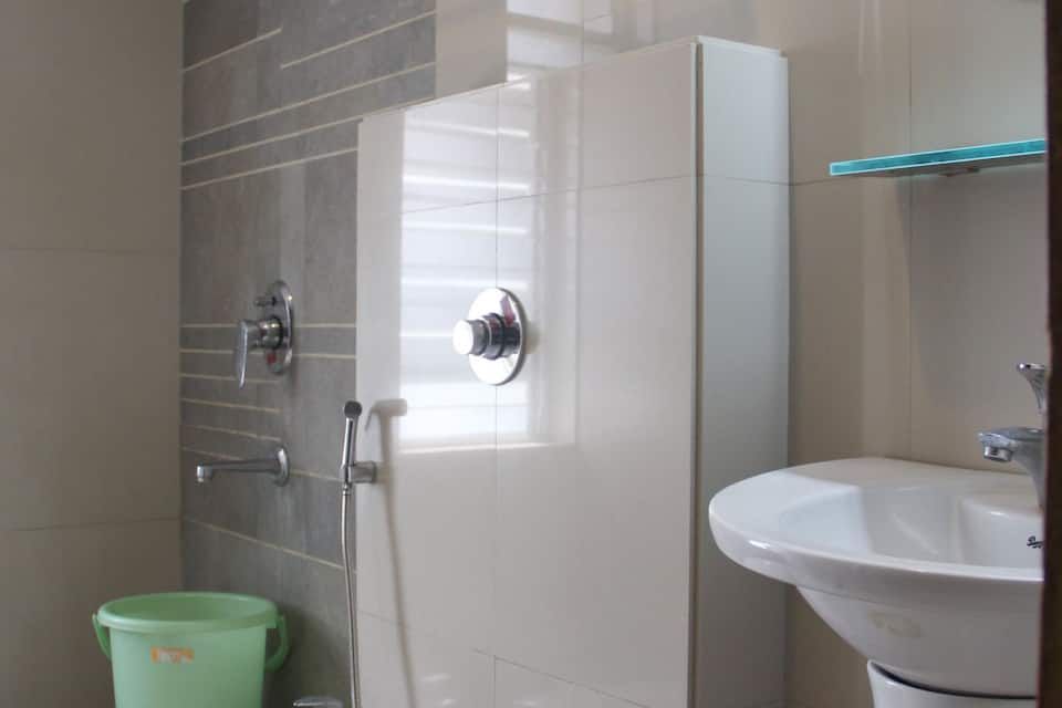 Hotel Season 4 Deluxe AC Room 7