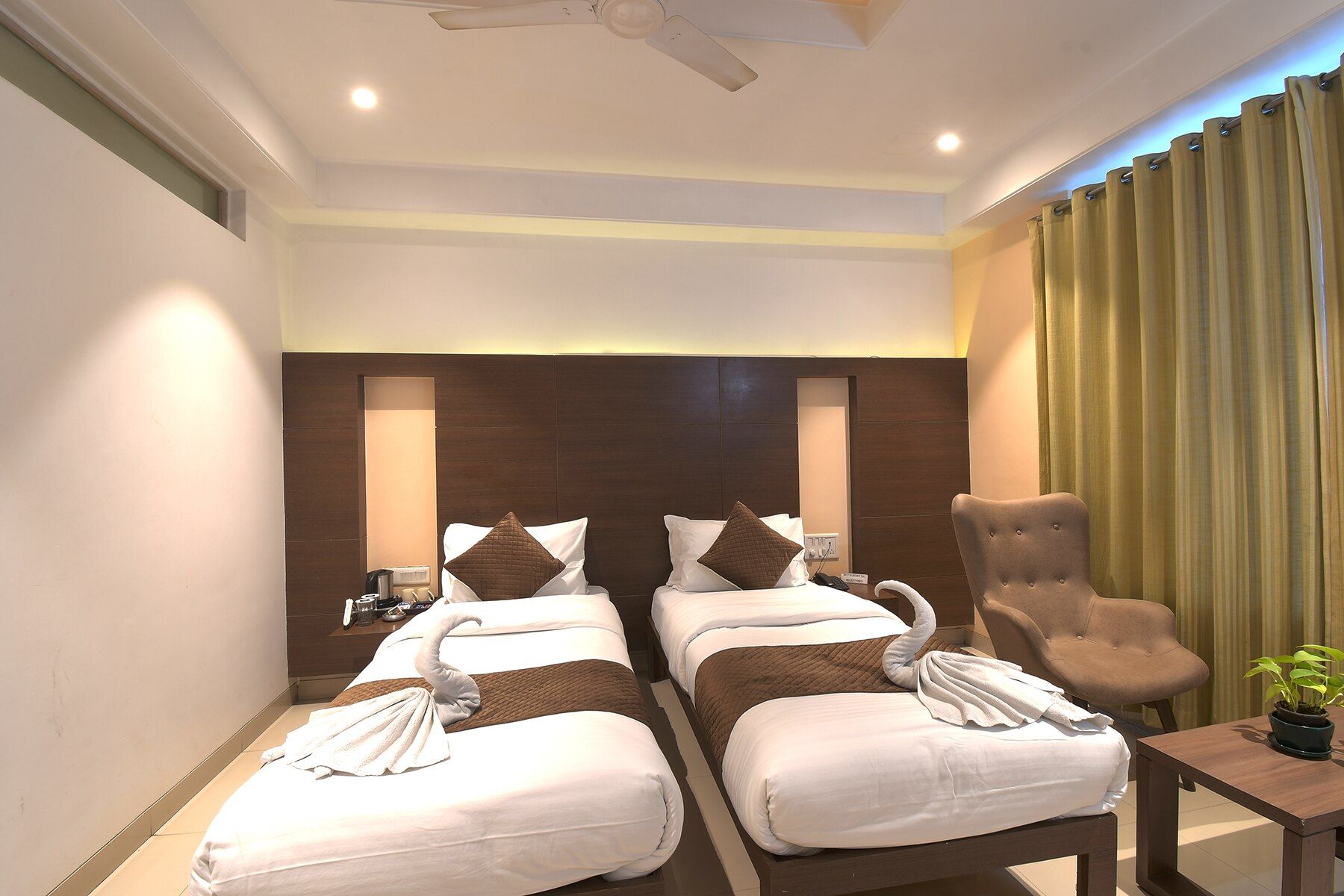 Hotel Season 4 Deluxe AC Room 3