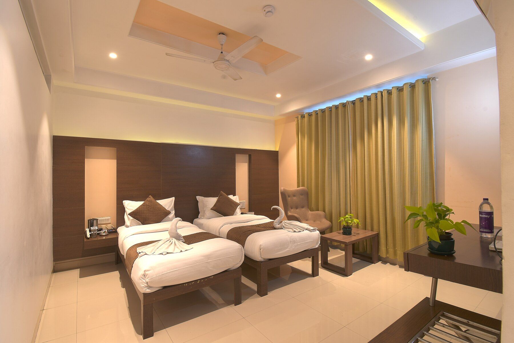 Hotel Season 4 Deluxe AC Room 5