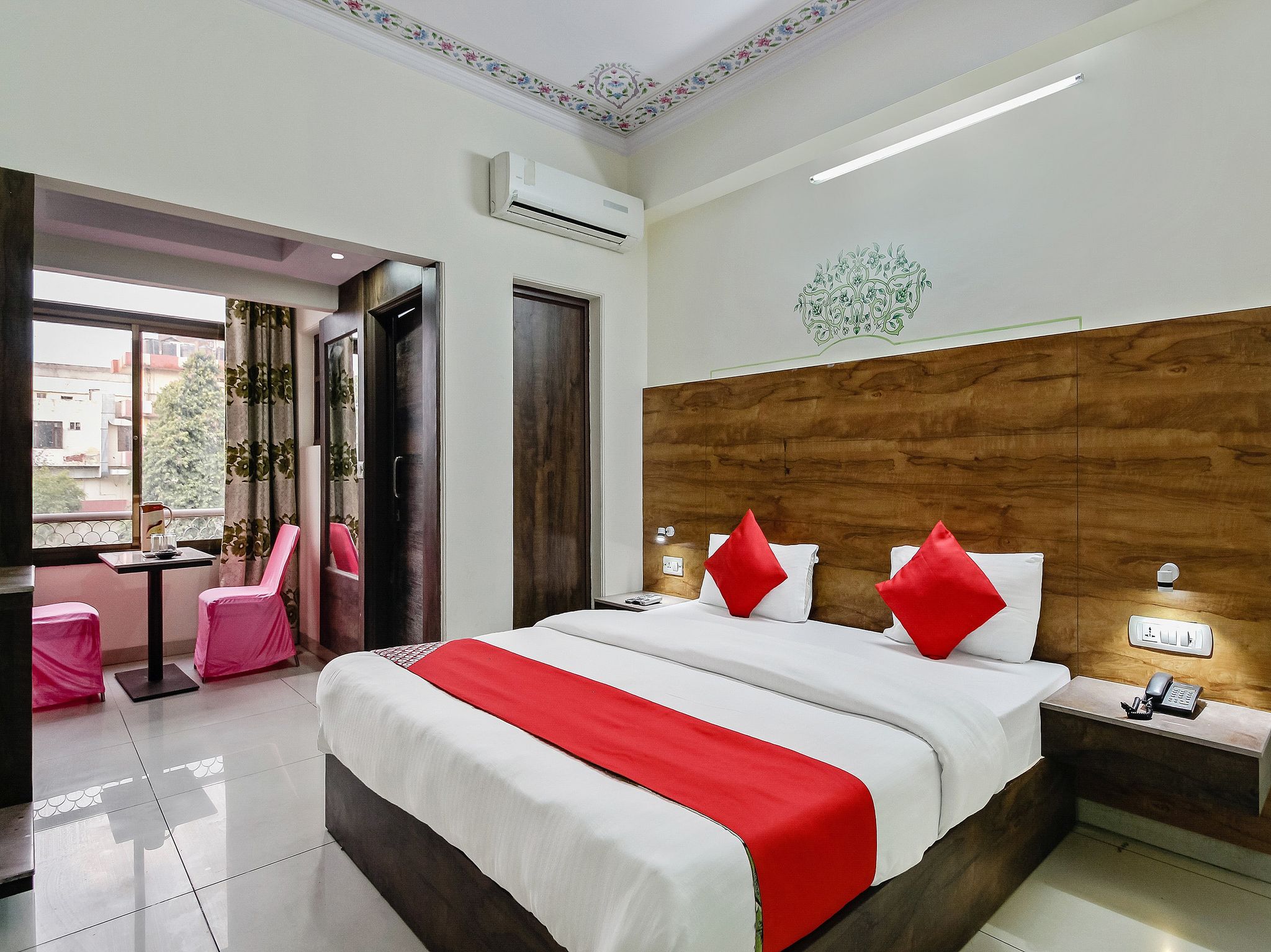 Hotel Arco Palace Standard Room Swimming Pool and Gym 2