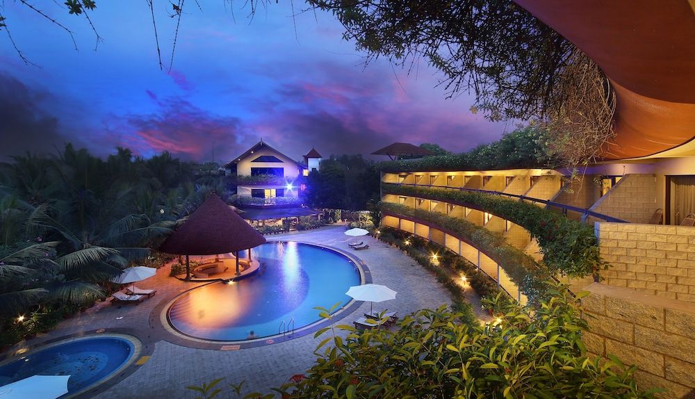 Uday Suites - The Airport Hotel