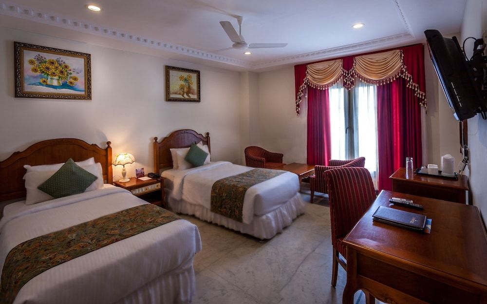 Hotel Le Royal Park Deluxe room ( King or Twin ) 2