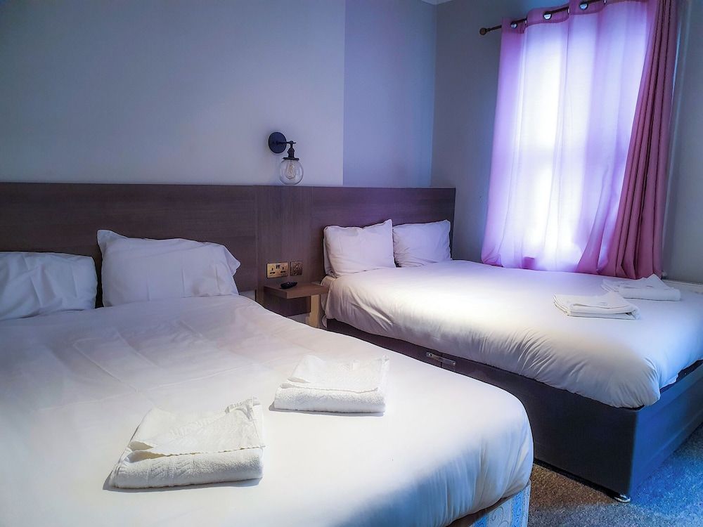 undefined Plaza Hotel Hammersmith 2