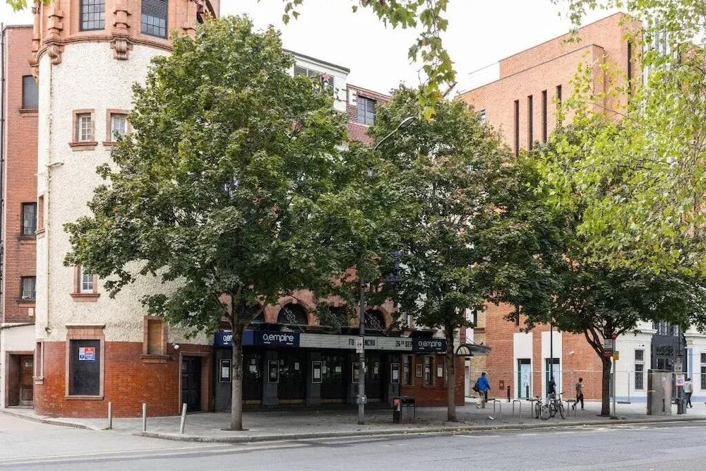 undefined Plaza Hotel Hammersmith 4