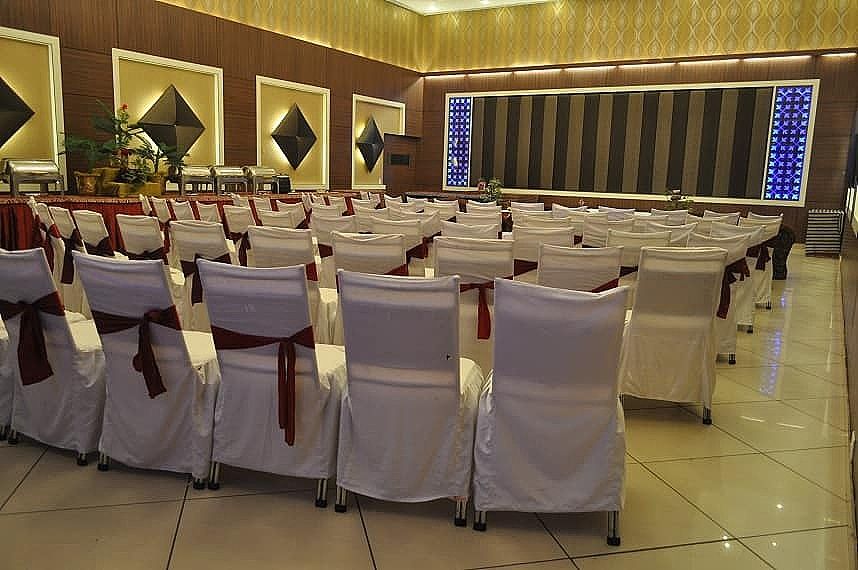 undefined Hotel Plaza Inn 9