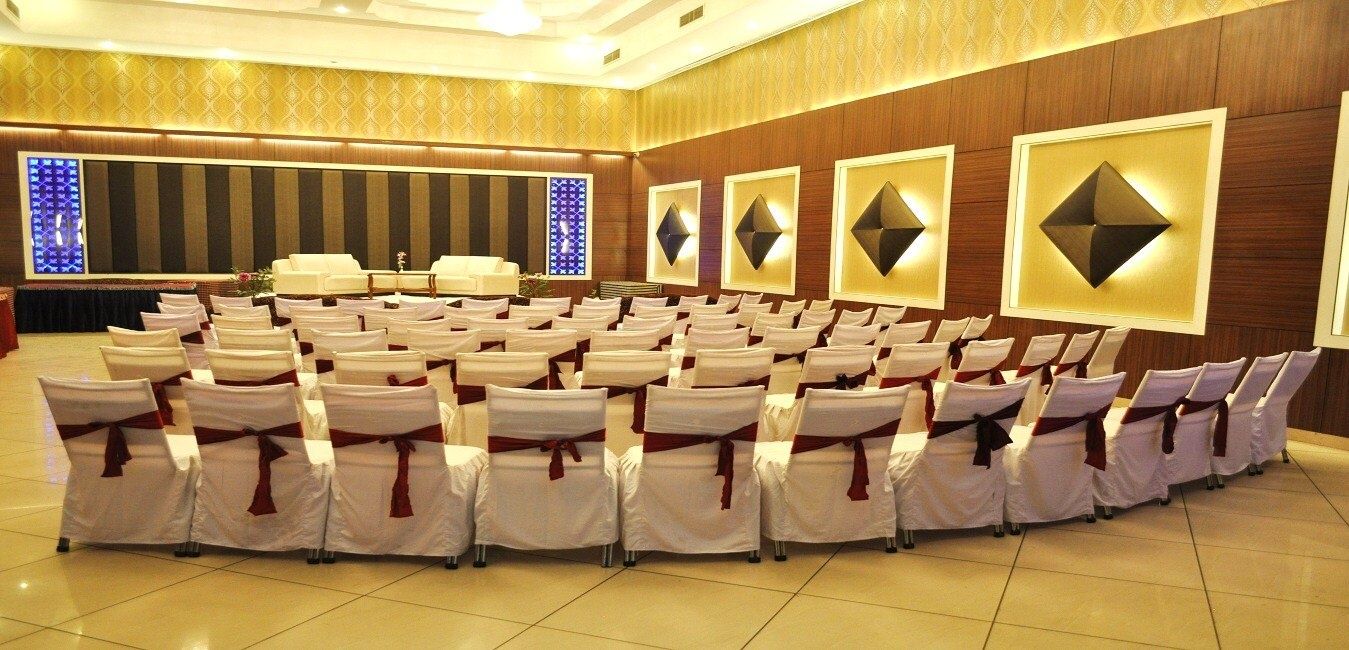 undefined Hotel Plaza Inn 8