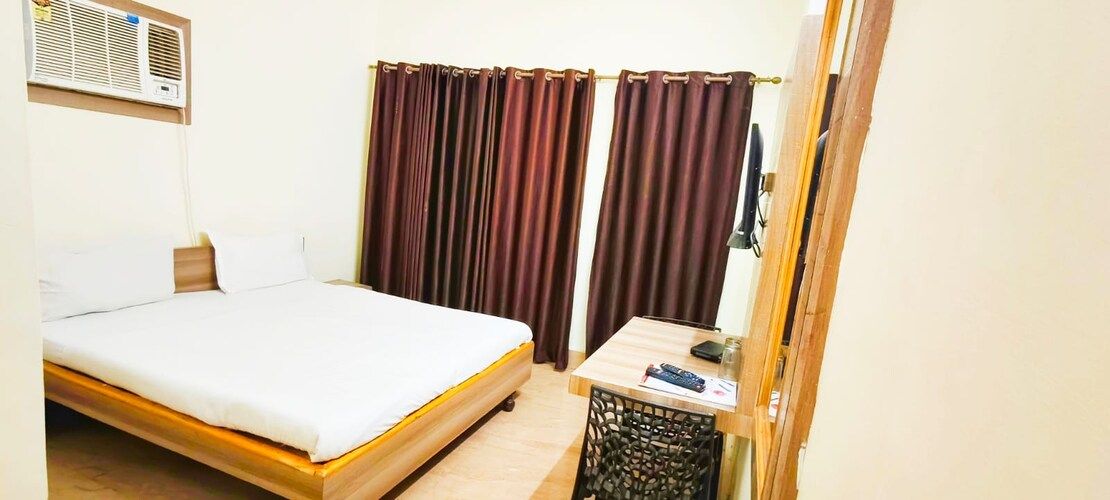 Hotel Varanasi Palace Standard Room 2