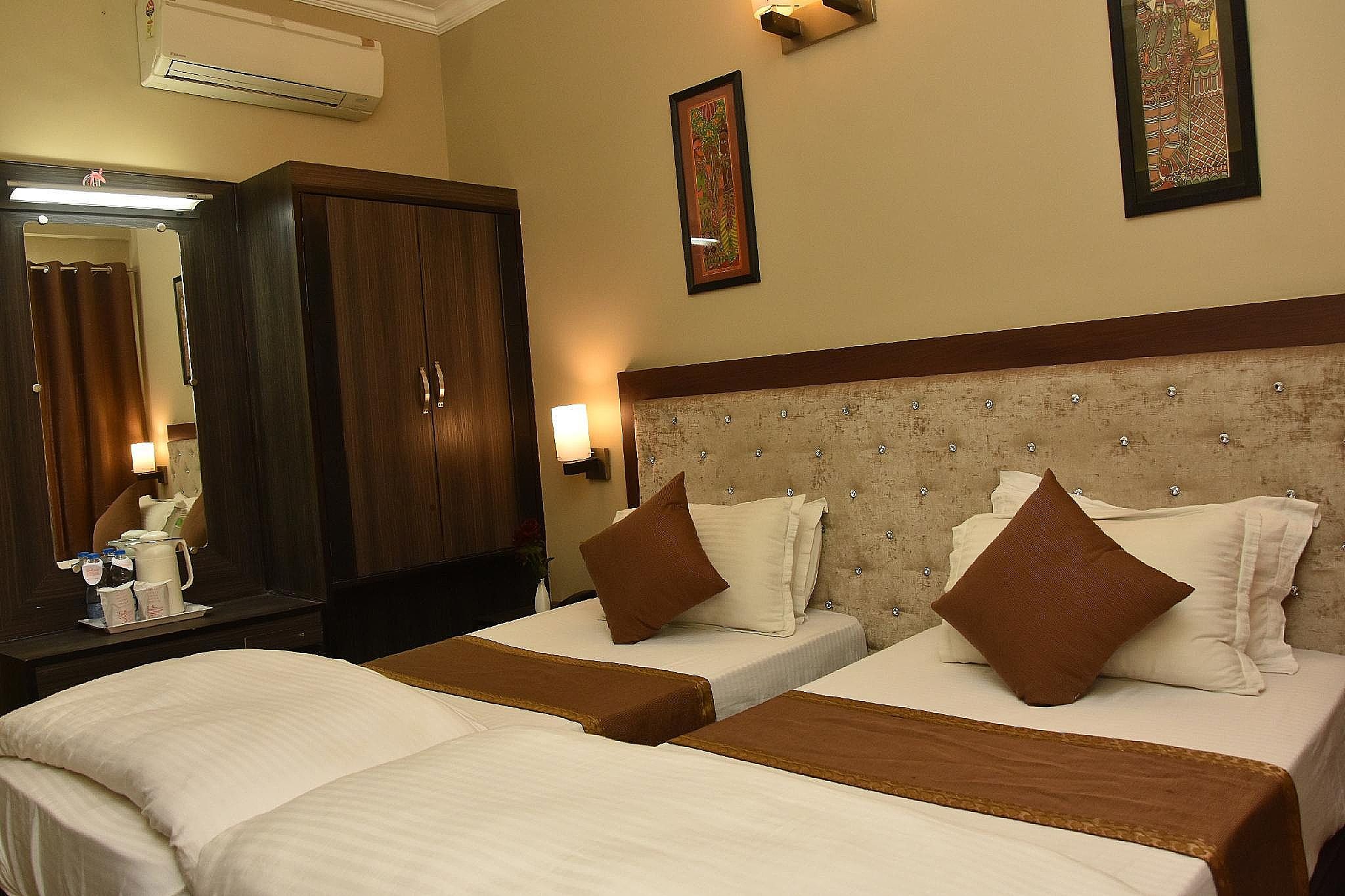 HVH Hotel Kashi Vishwanath Deluxe Twin Room 3