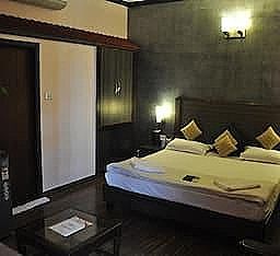 HVH Hotel Kashi Vishwanath Deluxe Double Room 7