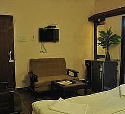 HVH Hotel Kashi Vishwanath Deluxe Double Room 11
