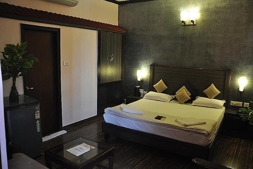 HVH Hotel Kashi Vishwanath Deluxe Double Room 3